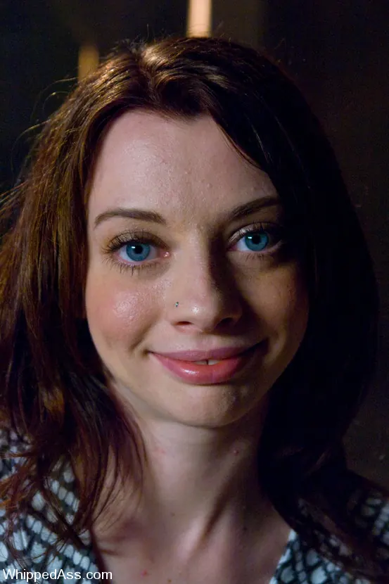 Kink 'アンバーキーン' 主演 Bobbi Starr (写真 1)