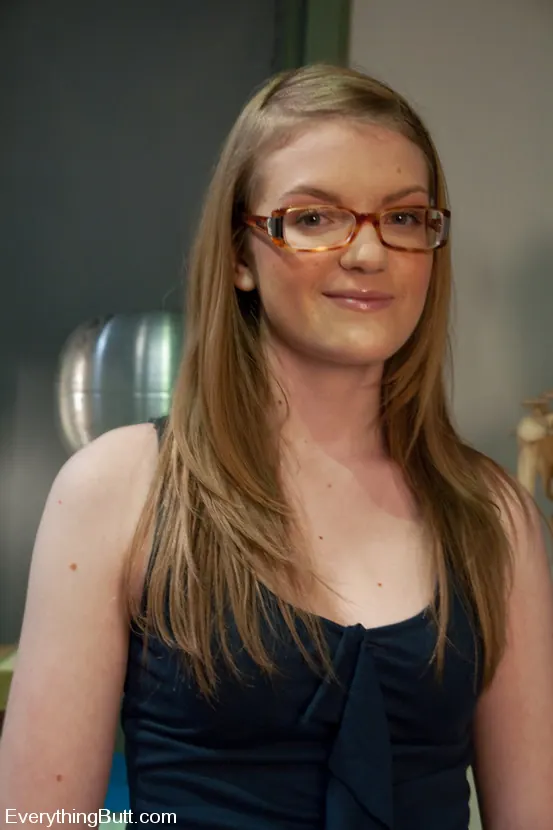 Kink 'アナル・アテックス... Ivy Mokhov' 主演 Bobbi Starr (写真 2)