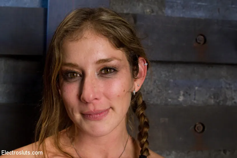 Kink 'Felony Loves Electricity!' starring Bobbi Starr (Photo 16)