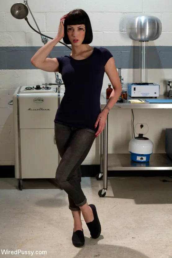 Bobbi Starr に '審問室' from 'Kink' (写真 9) Kink '審問室' 主演 Bobbi Starr (写真 9)