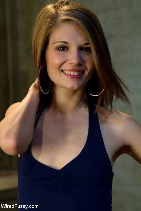 Kink '共編集者にキスする' 主演 Bobbi Starr (写真 1)