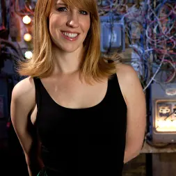 Bobbi Starr に 'Kink' 足裏とエレクトリック・ファックド (サムネイル 8)