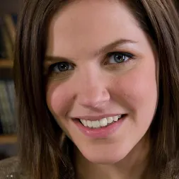 Bobbi Starr に 'Kink' 不思議な人事要請。仕事でファックできますか？ (サムネイル 1)