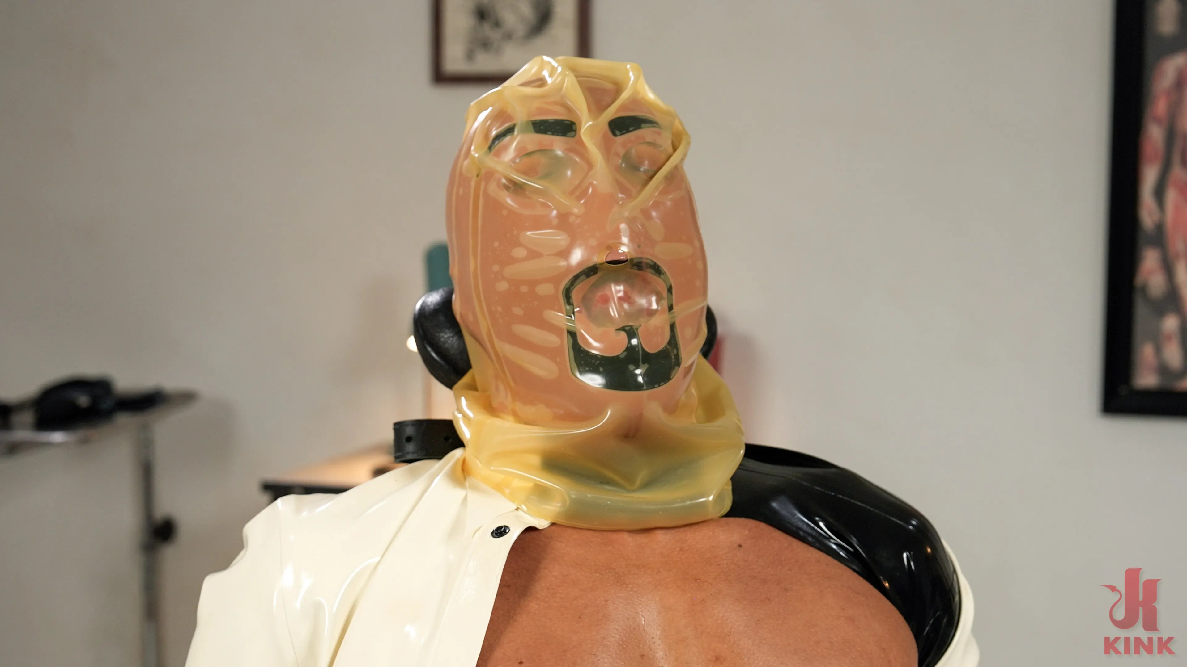 Kink 'Chico de goma, juguete de goma' protagonizando Brittany Andrews (foto 4)