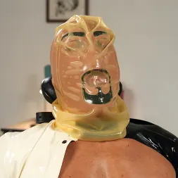 Brittany Andrews en 'Kink' Chico de goma, juguete de goma (Miniatura 4)