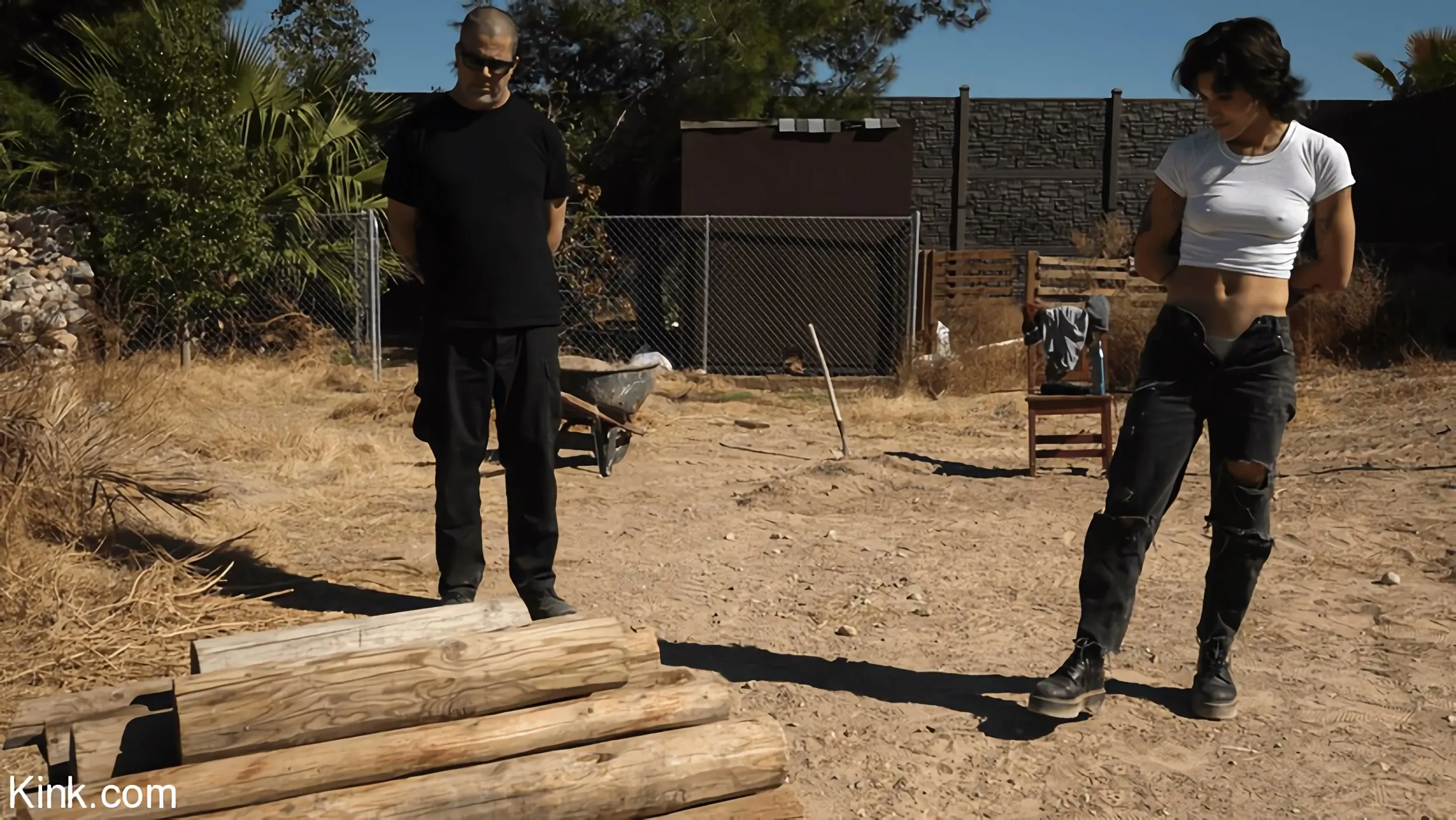 Brooklyn Gray に '提出学校、3日目:ブルックリングレー' from 'Kink' (写真 1) Kink '提出学校、3日目:ブルックリングレー' 主演 Brooklyn Gray (写真 1)