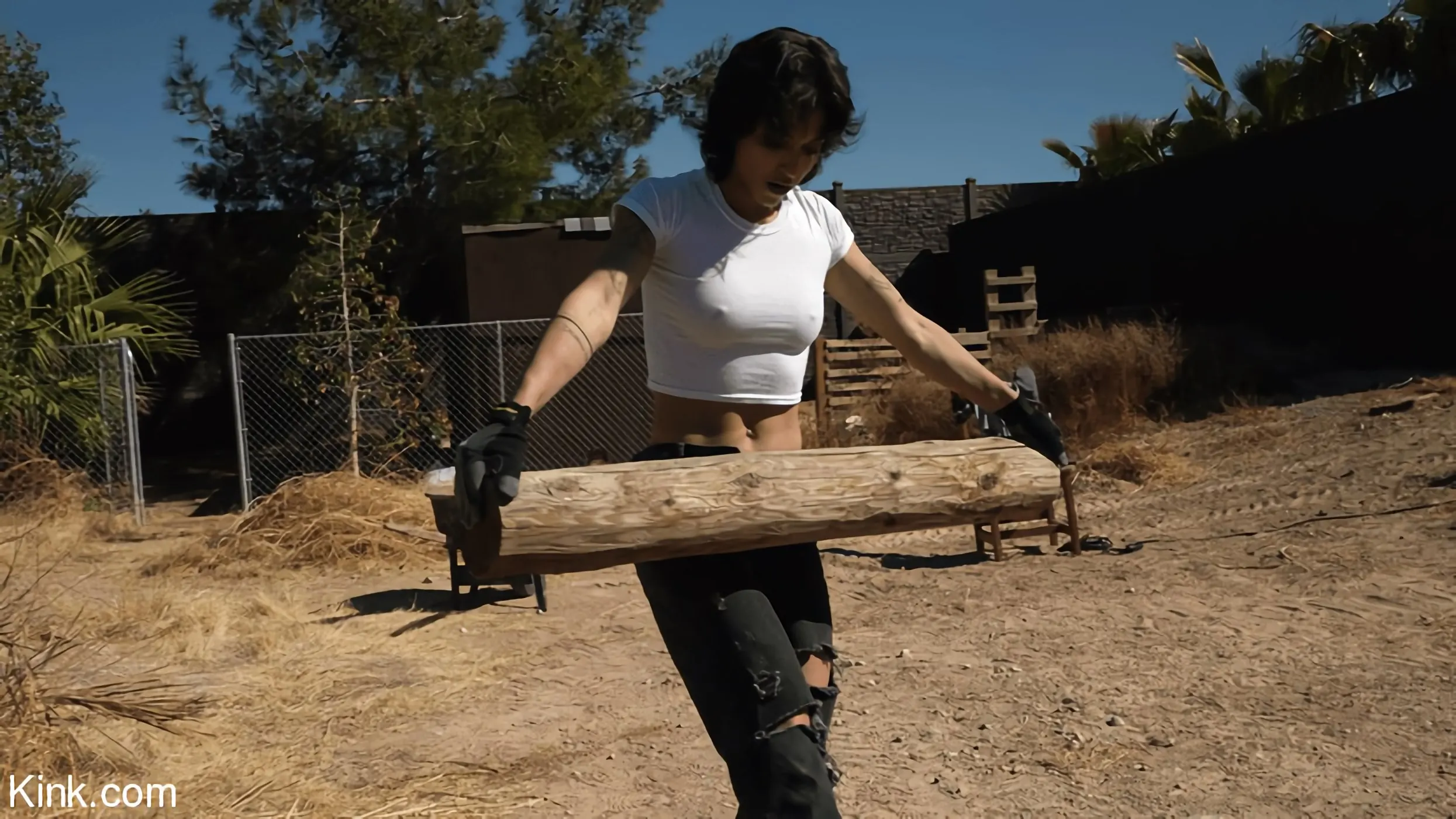 Brooklyn Gray に '提出学校、3日目:ブルックリングレー' from 'Kink' (写真 2) Kink '提出学校、3日目:ブルックリングレー' 主演 Brooklyn Gray (写真 2)