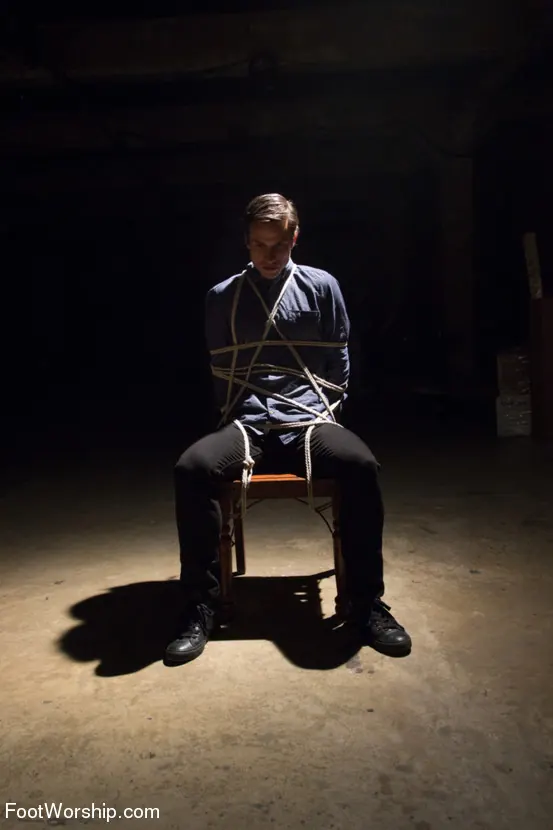 Kink 'Reservoir Paws: 8 Feet and 40 Toes' starring Brooklyn Lee (Photo 13)