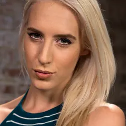 Cadence Lux に 'Kink' ブロンドのロブ系女が被害を受け、制御不能に爆発する!! (サムネイル 11)