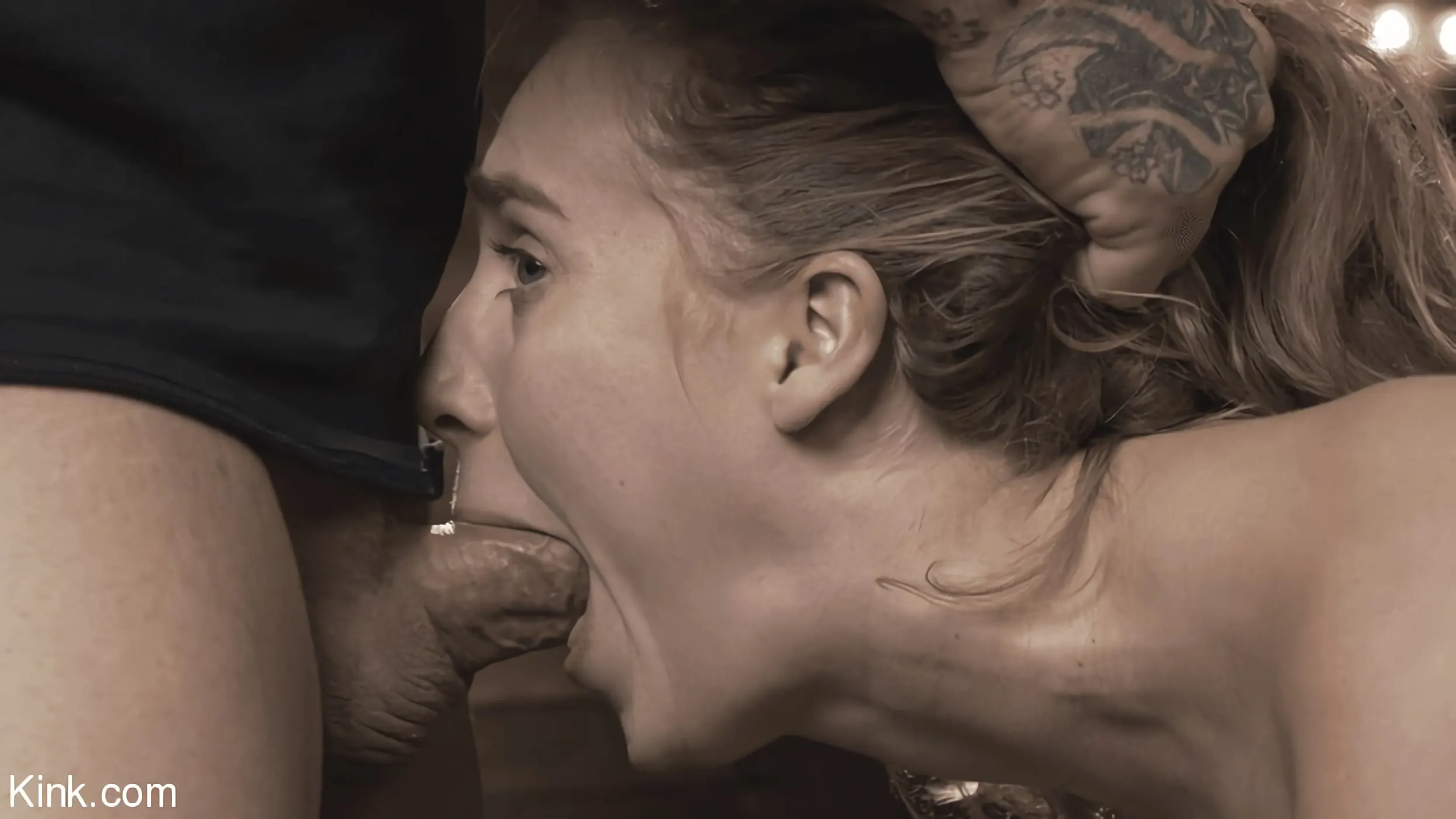 Cadence Lux に 'ケイデンス・ラックス:残酷に苦しめられ、束縛に囚われて犯される' from 'Kink' (写真 8) Kink 'ケイデンス・ラックス:残酷に苦しめられ、束縛に囚われて犯される' 主演 Cadence Lux (写真 8)