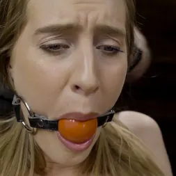 Cadence Lux に 'Kink' in Brutally Devastating Torment and Bondage (サムネイル 1)