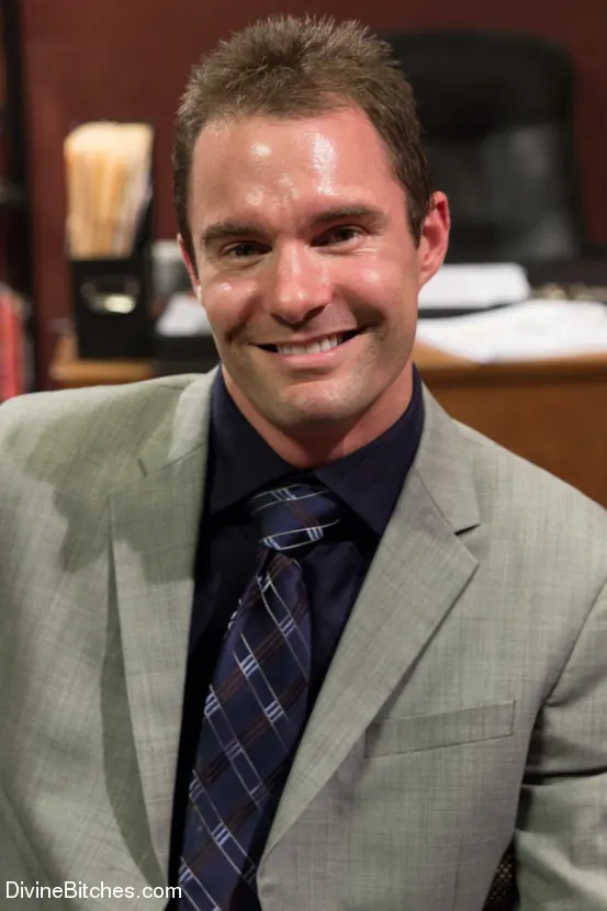 Kink '¡La Divine Bitches Corporation toma el control EN VIVO!' protagonizando Aiden Starr (foto 12)