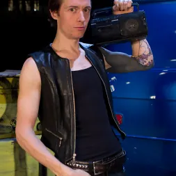 Caramel Starr en 'Kink' Parodia de Clueless: DP, doble anal, doble vagina, triple penetración y creampie. (Miniatura 1)