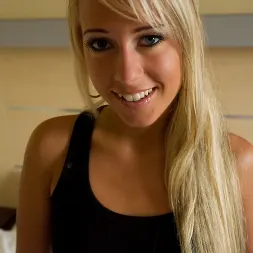 Carla Cox en 'Kink' Carla Cox (Miniatura 1)