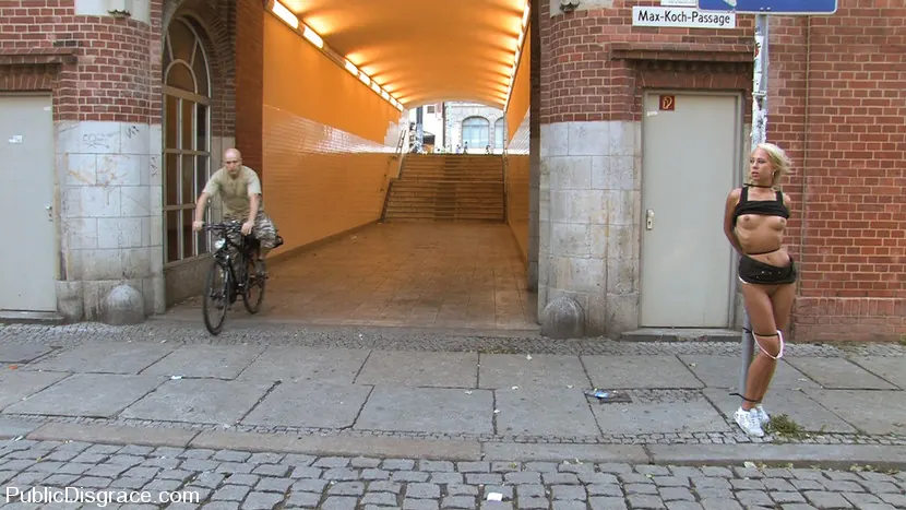 Kink 'Carla Cox' protagonizando Carla Cox (foto 15)