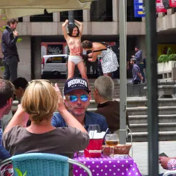 Carolina Abril に 'Kink' ロープ・ボンデージ・スラットは大衆に縛られるのが大好き (サムネイル 10)