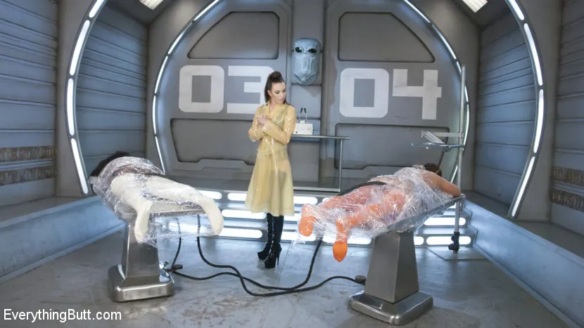 Kink 'Los extraterrestres de Urano alimentan naves espaciales con pedos y orgasmos.' protagonizando Casey Calvert (foto 2)