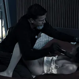 Casey Calvert en 'Kink' Diario de un loco, temporada 2, episodio 1: Malas decisiones (Miniatura 22)