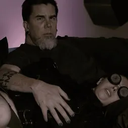 Casey Calvert en 'Kink' Diario de un loco, temporada 2, episodio 3: Un giro a peor (Miniatura 5)