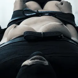 Casey Calvert en 'Kink' Diario de un loco, temporada 2, episodio 3: Un giro a peor (Miniatura 17)