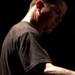 Casey Calvert en 'Kink' Hacia la oscuridad (Miniatura 10)