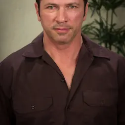 Casey Calvert en 'Kink' ¡No es otra película porno! Colegiala cachonda follada por pollas gruesas de fantasía porno (Miniatura 1)