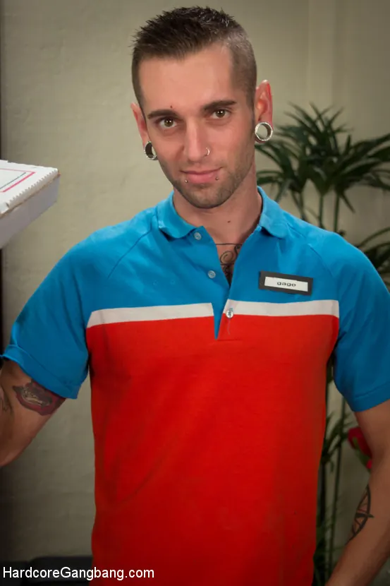 Kink '¡No es otra película porno! Colegiala cachonda follada por pollas gruesas de fantasía porno' protagonizando Casey Calvert (foto 2)