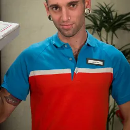 Casey Calvert en 'Kink' ¡No es otra película porno! Colegiala cachonda follada por pollas gruesas de fantasía porno (Miniatura 2)