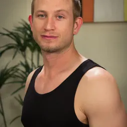 Casey Calvert en 'Kink' ¡No es otra película porno! Colegiala cachonda follada por pollas gruesas de fantasía porno (Miniatura 5)