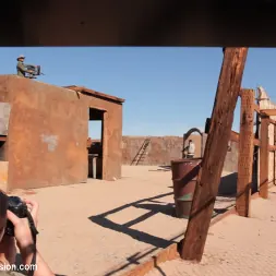 Casey Calvert en 'Kink' Operación Anal Desierto: Presentación: Dos hermosas chicas folladas brutalmente en el desierto (Miniatura 2)