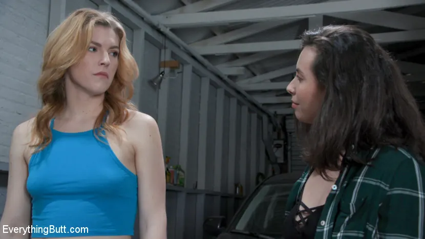 Kink 'リアエンド：エラノバはケーシーカルバートによって彼女のお尻を伸ばす' 主演 Casey Calvert (写真 2)