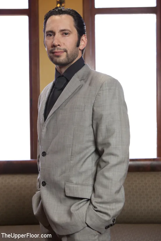 Kink 'Entrenando al peludo lameculos' protagonizando Casey Calvert (foto 15)