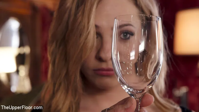 Kink 'La criada ninfómana sueña con ser follada analmente' protagonizando Cassidy Klein (foto 10)