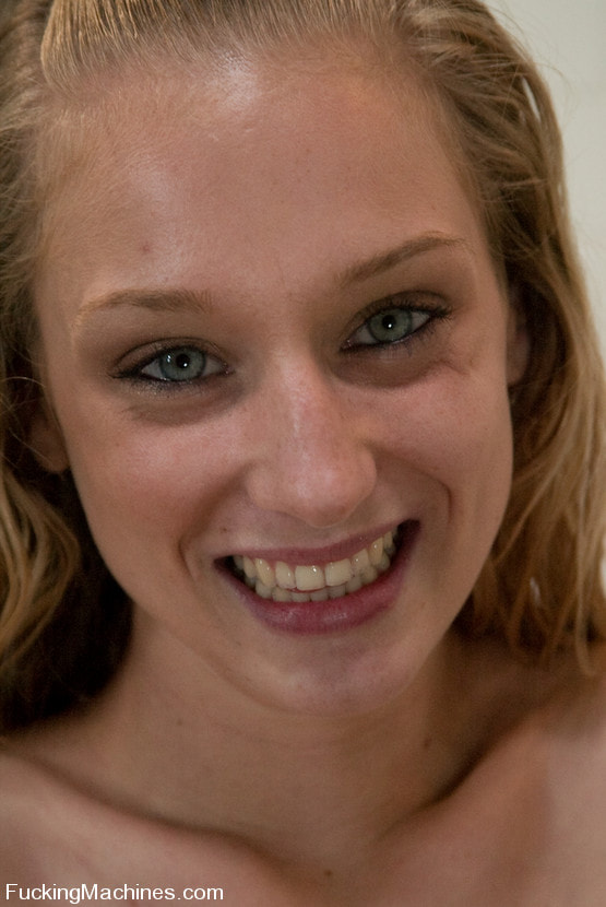Catrina Cummings に 'Kink' AMATEUR GIRL FRIDAYS  -  CATRINA (サムネイル 2)