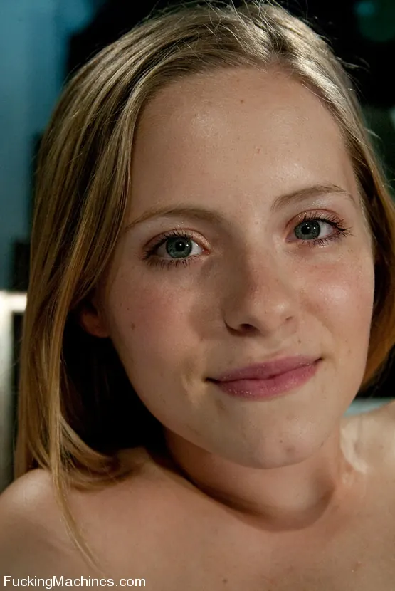 Kink 'VIERNES DE CHICAS AMATEUR Chamille' protagonizando Chamille (foto 6)