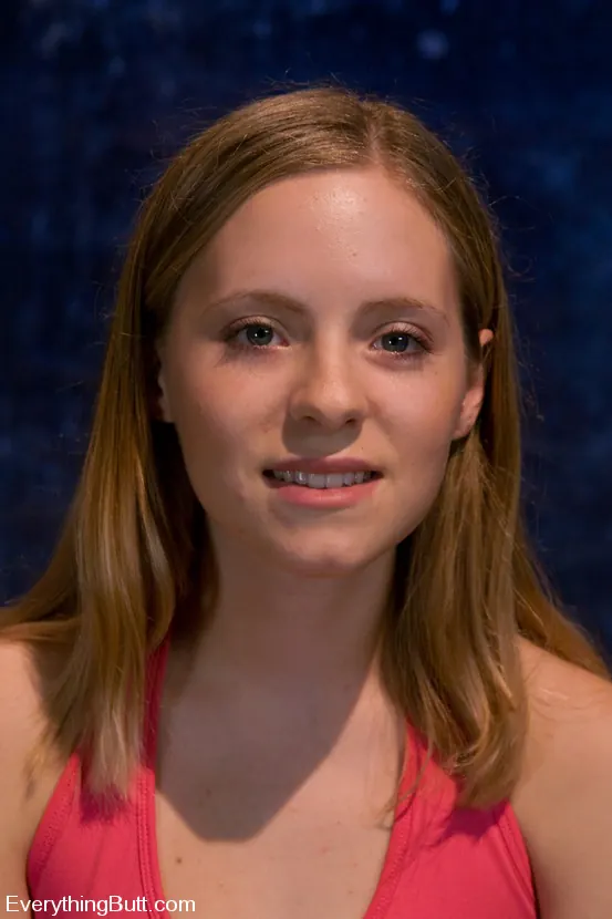 Kink 'Payasadas anales... ¡Solo tengo 18 años y estoy lista para algo de acción ENEMA!' protagonizando Chamille (foto 2)