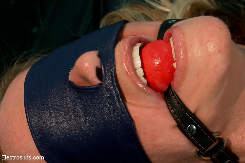 Kink 'Bombshell MILF Simone is Back for More Electrosex!' starring Chanel Preston (Photo 17)