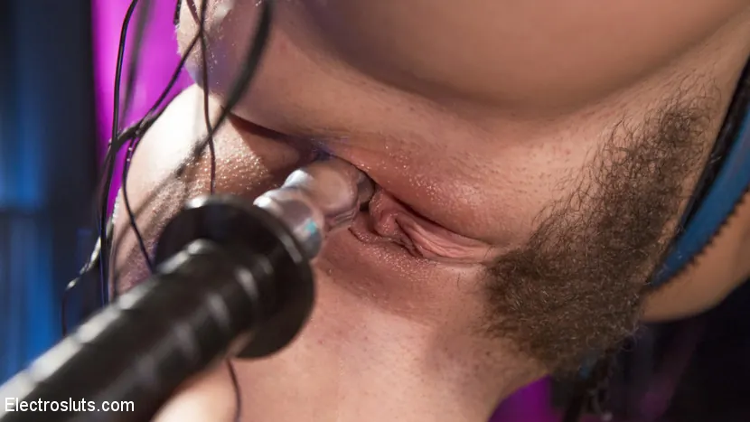 Kink 'シャネルプレストンの新しいElectroslut！' 主演 Chanel Preston (写真 4)