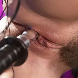 Chanel Preston に 'Kink' シャネルプレストンの新しいElectroslut！ (サムネイル 4)