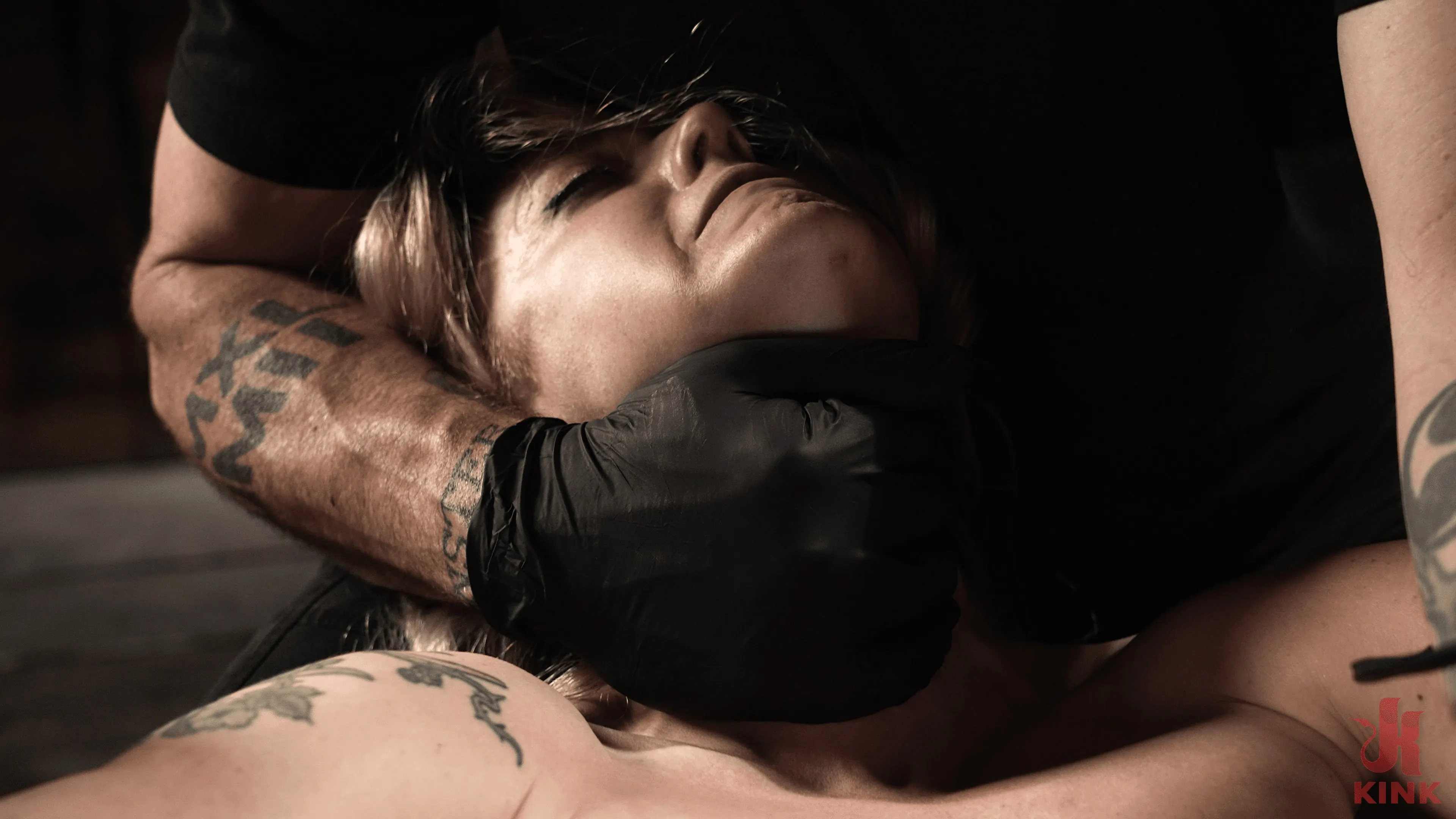 Kink '極度の束縛と過酷な苦痛!!' 主演 Charlee Chaste (写真 21)