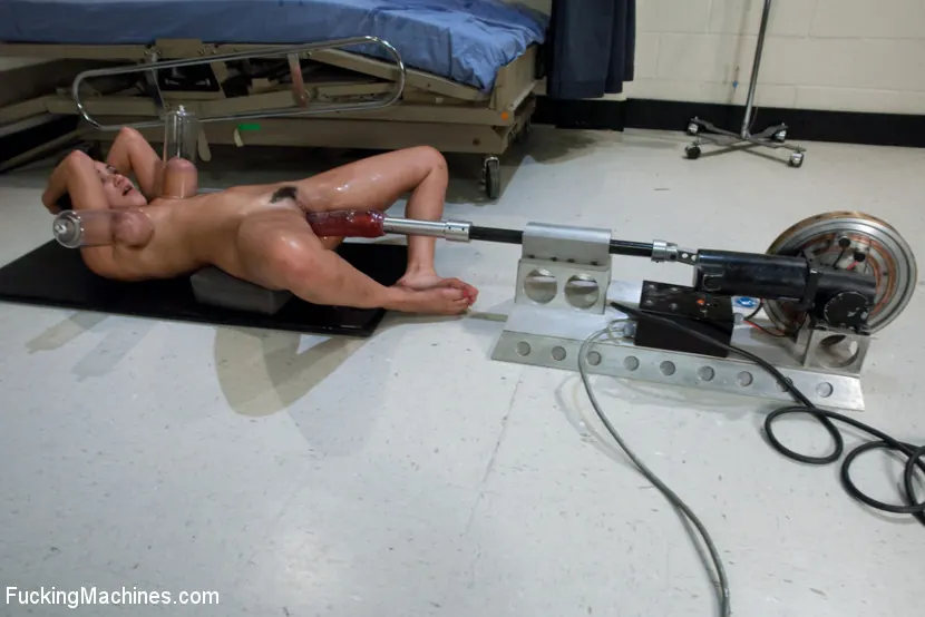 Charley Chase に 'ディルドは錯視ではありません' from 'Kink' (写真 11) Kink 'ディルドは錯視ではありません' 主演 Charley Chase (写真 11)