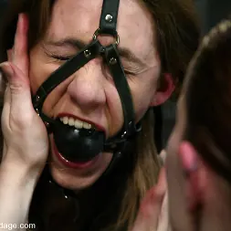 Charlotte Brooke en 'Kink' Charlotte Brooke (Miniatura 2)