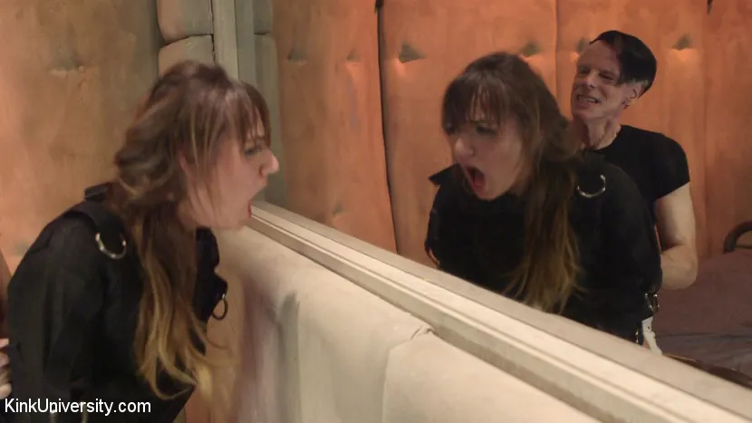 Kink 'Camisas de fuerza para el bondage y el sexo' protagonizando Charlotte Cross (foto 9)