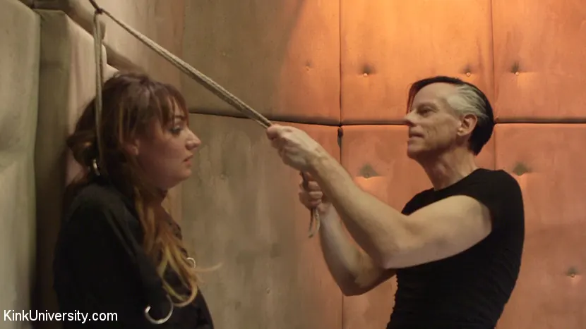 Kink 'Camisas de fuerza para el bondage y el sexo' protagonizando Charlotte Cross (foto 12)