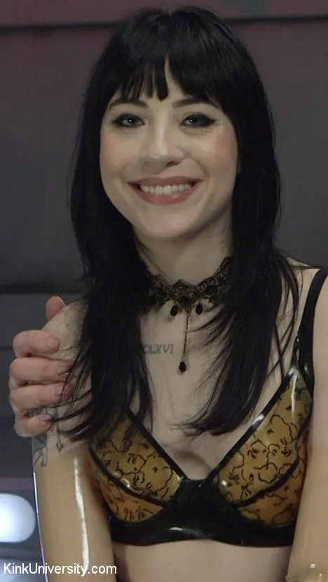 Kink 'インフレータブルディルド' 主演 Charlotte Sartre (写真 24)
