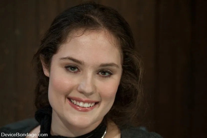 Kink 'As honest and real as a girl gets.' 主演 Charlotte Vale (写真 7)