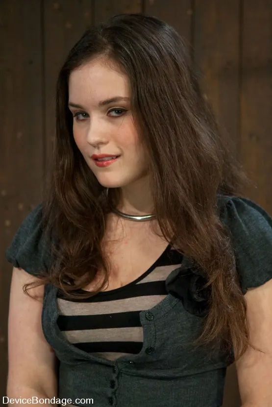 Kink 'Just hanging around, orgasmed into subspace hard!' 主演 Charlotte Vale (写真 2)