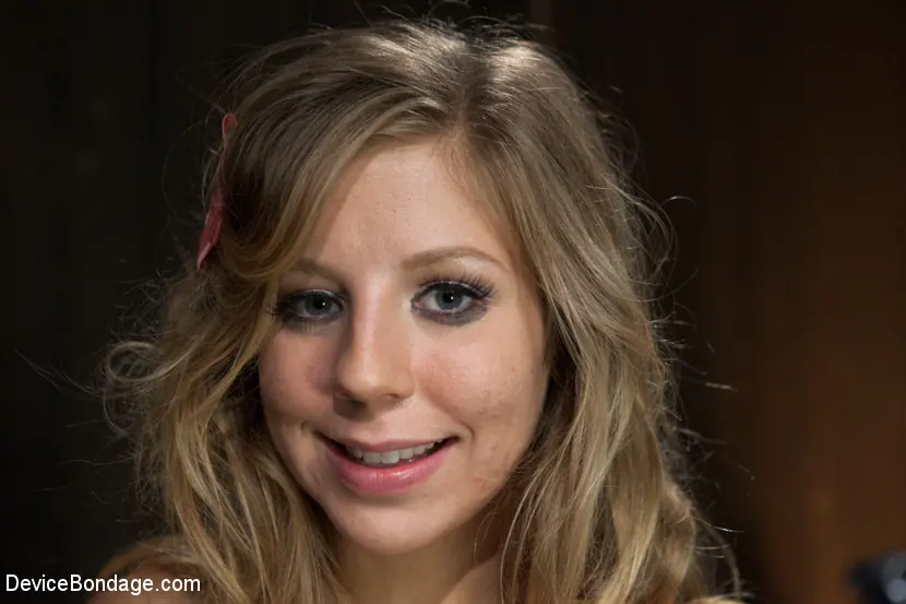 Chastity Lynn en '- Cum Begging Cunt - Live Show Part 3' from 'Kink' (foto 7) Kink '- Cum Begging Cunt - Live Show Part 3' protagonizando Chastity Lynn (foto 7)