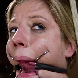 Chastity Lynn en 'Kink' Run Through Her Paces! (Miniatura 3)