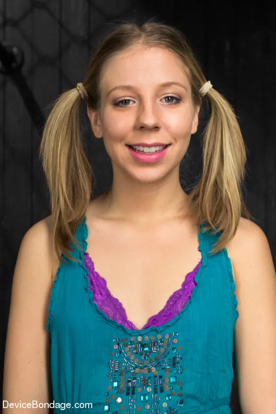 Kink 'Fragmentos VII' protagonizando Chastity Lynn (foto 2)